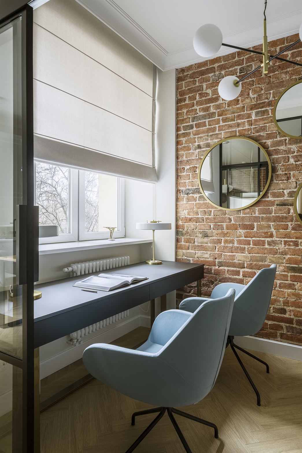 Projekt nowoczesnej przestrzeni do pracy w mieszkaniu w Warszawie