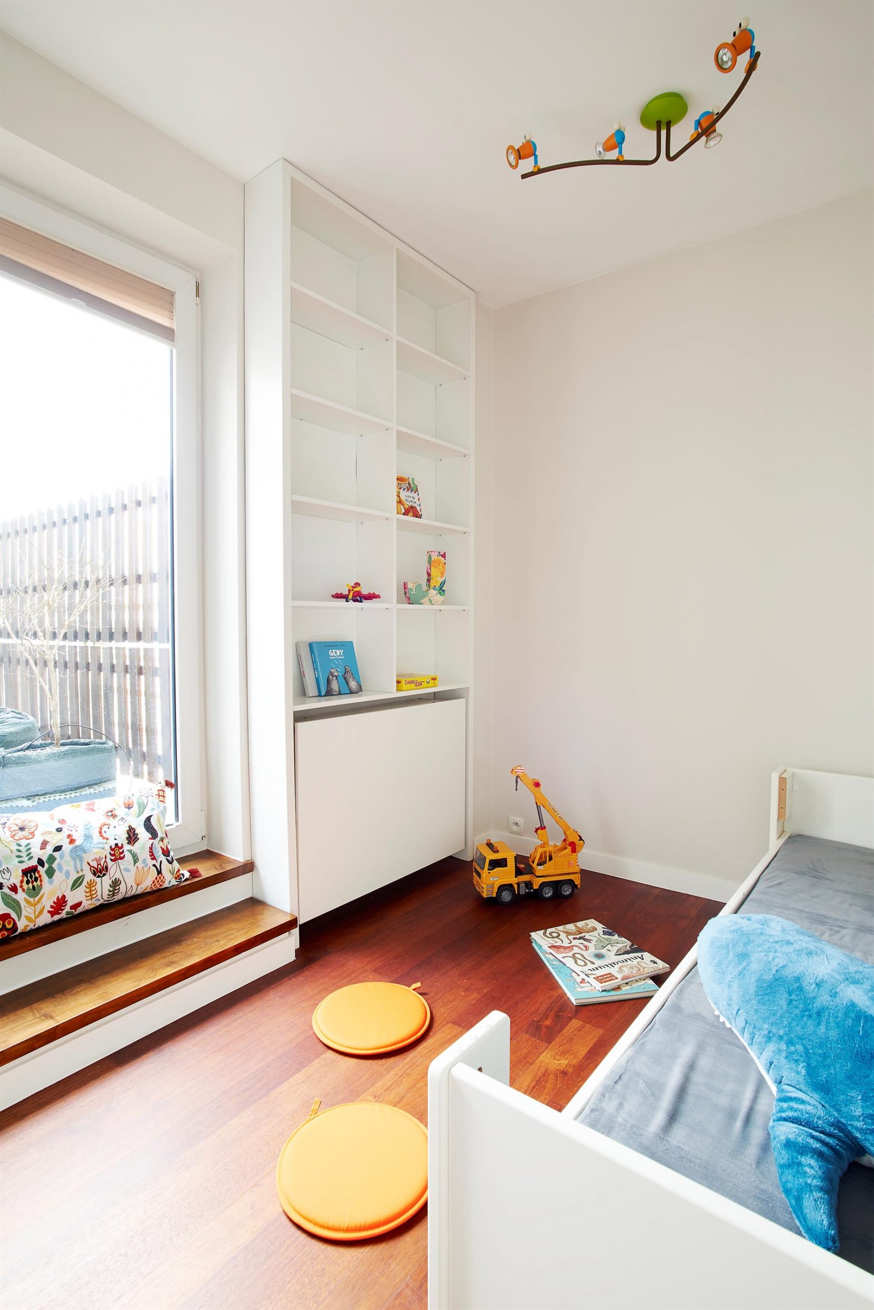Home staging jasnego pokoju dziecka w Warszawie